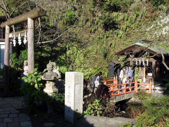 Zeniaraibenzaiten-Schrein - Erreichbar durch eine kleine Höhle