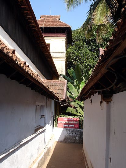 und gleich daneben der Puttan-Malika-Palast