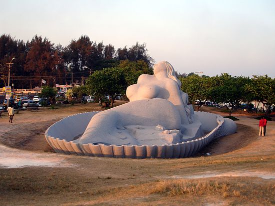 35 Meter große Meerjungfrau am Shanghumukham Strand