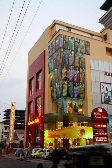 mit Abstand die nobelsten Adressen sind Seidengeschäfte