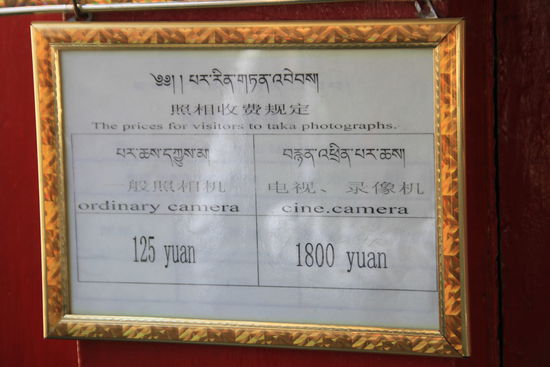 Und diese Preise gelten nur für eine von drei oder vier Versammlungshallen. Er ist für jede extra zu zahlen.