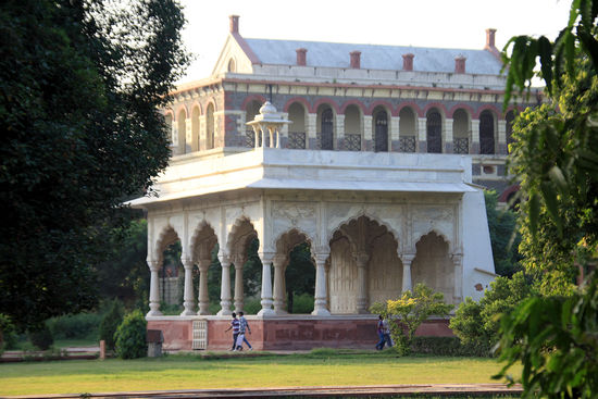 Rotes Fort - Auch hier haben die Engländer (im Hintergrund) ihre Spuren hinterlassen.