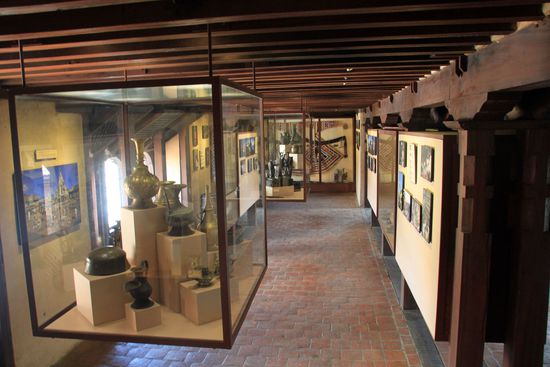 Neben dem Kloster ist seit neuestem ein hübsches kleines Museum eingerichtet. Originell finde ich, dass man eine Mappe ausgeliehen bekommt, in der jedes Ausstellungsstück abfotografiert und erklärt ist.