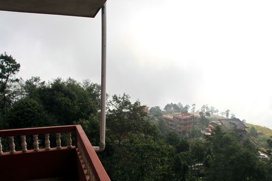 Mehr Aussicht gab es leider nicht. Ein paar sind zum Sonnenaufgang aufgestanden, haben aber auch nicht mehr zu sehen bekommen.