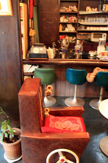 70er-Jahre Kaffee mit "Massagesessel"