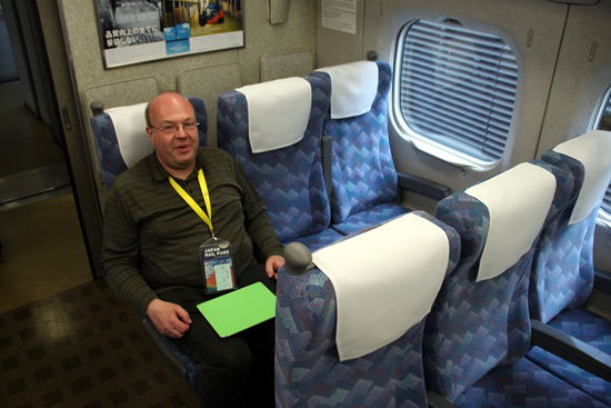 Axel freut sich über den Platz im Shinkansen