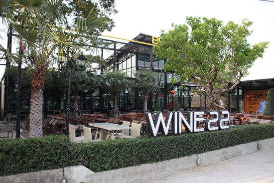 Schicke Kneipe auf dem Weg zum Bahnhof