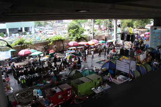 Recht eigentümlich war die Stimmung um den MBk und andere Großkreuzungen die durch Demonstranten stillgelegt waren - und das schon seit Wochen.