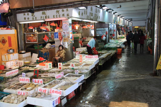 Direkt am Fährpier in North Point der erste Markt (Fisch und Meeresfrüchte)