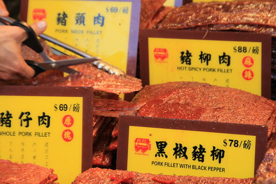 Auch seeeeehr beliebt. Mariniertes getrocknetes Schweinefleisch