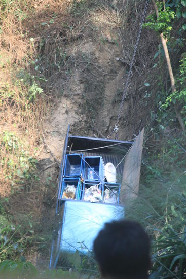 Unfall unterwegs. Zum glück ist er wohl glimpflich abgegangen.