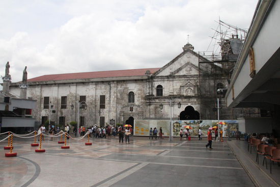 Die zwei Löwen am Eingangstor sind zur Zeit leider nicht zu sehen
