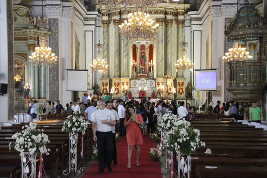 San Augustin Kirche kurz nach einer Art Kommunion oder etwas in der Richtung. Die Jugendlichen sind alle mit Namensschildern rumgelaufen.