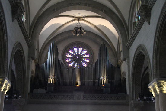 Immerhin die größte Orgel Asiens^^