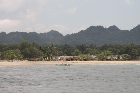 Anfahrt auf Sipalay - immerhin eine Stadt, vergleichbar mit Aalen, Weimar, Fulda oder ähnlichen. Versteckt sich aber gut.