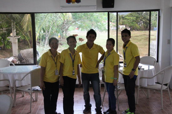 Das Personal vom "Veranda" freut sich, fotografiert zu werden.