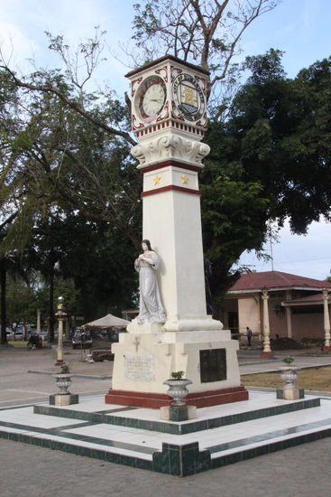 Wie immer bisher gibt es vor der Kathedrale ein kleinen Platz oder Park.