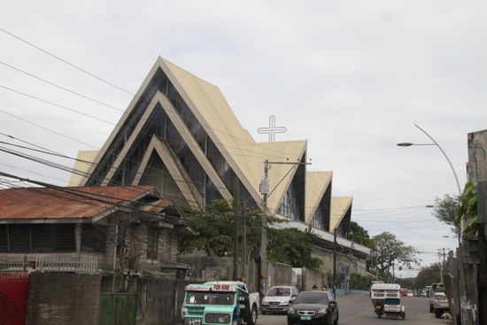 Interessante Kirche gegenüber dem Chinesen auf dem Weg zum Fährhafen.