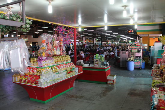 Pause muss sein, auch bei nur drei Stunden Busfahrt. Sehr aufgeräumte und sehr großer Pausenrasthof.