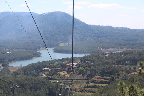 Der See mit dem Meditationszentrum