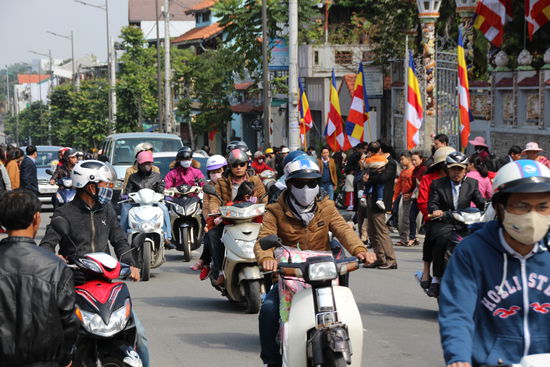 Leider lässt sich gar nicht richtig einfangen, wie voll die Straße wirklich war.