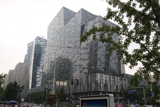 Diese Gebäude gehört auch zu dem neuen Viertel.