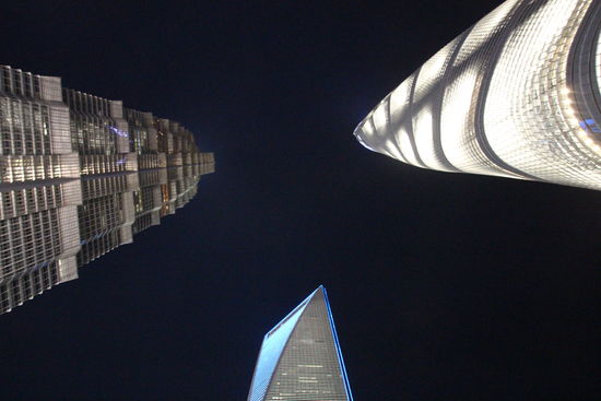 Die drei höchsten Bauwerke Shanghai's auf einem Bild von unten
