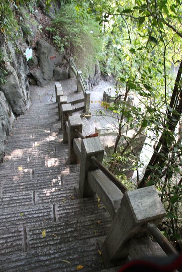 und wieder steile Treppen