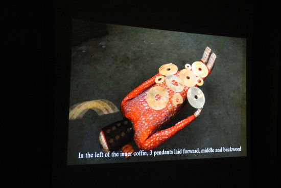 Ein kurzes Filmchen zeigt gut, wie der Kaiser vermutlich begraben worden ist.