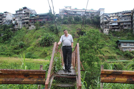 Die Abkürzung von Ober- und Unterstadt führt über die Hängebrücke