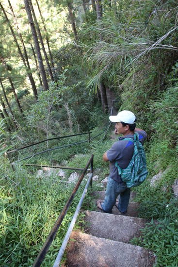 und wieder ein steiler Treppenweg runter - und nachher wieder rauf.
