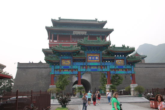 Zum Haupttor rauf die ersten Treppen