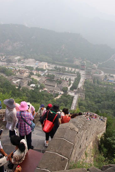 Von oben runter sieht man noch schöner, wie steil die Treppen sind