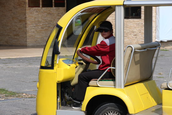 Die typischen Elektrogefährte bei den Sehenswürdigkeiten