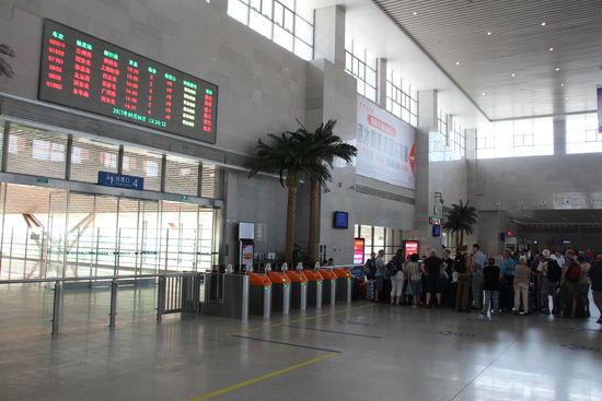 Neuer Hochgeschwindigkeitsbahnhof in Luoyang