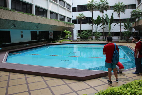 Unterer Pool - sehr groß und gut geeignet zum schwimmen