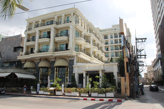 Schade, dass das Restaurant nach dem Frühstück schließt. Wäre abends schon gewesen, da noch etwas zu trinken.