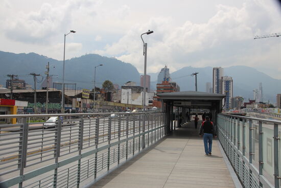 Typische Haltestelle der Transmilenio Busse