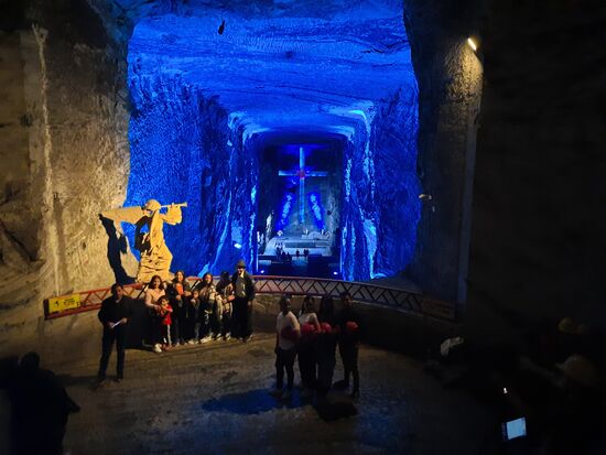 Blick vom Balkon in die Kirchenhalle