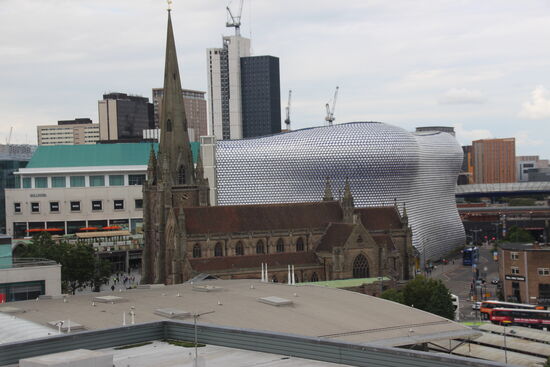Blick aus dem Hotelzimmer auf die St. Martins Kirche und das Selfridge Kaufhaus
