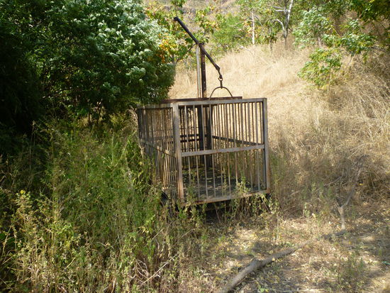 Ein Relikt der alten Zeit, eine Tigerfalle. Sie muß früher gut funktioniert haben, denn wir haben keinen mehr getroffen.