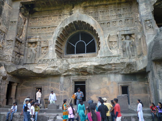 Hier kann man sehen, dass diese Höhle in 2 Etagen hergestellt wurde.