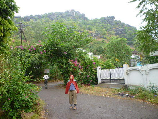 In einer Straße von Bhargihill und es regnet immer noch.