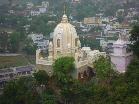 Tempel auf dem Nachbarhügel