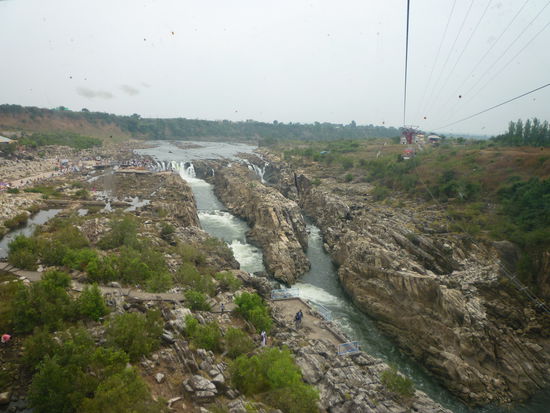 Blick aus der Seilbahn auf den oberen Teil der Wasserfälle