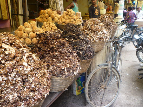 Voll beladener Stand mit getrockneter Tamarind