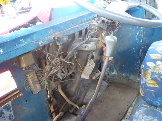 15. November
Busfahrt nach Konark. Dieses Bild zum technischen Zustandes eines Linienbusses.
Beim TÜV keine Chance.