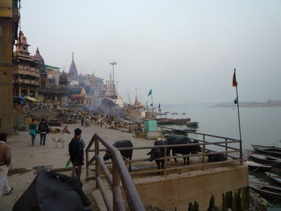 Blick auf das Gath, wo die Leichen verbrannt werden.