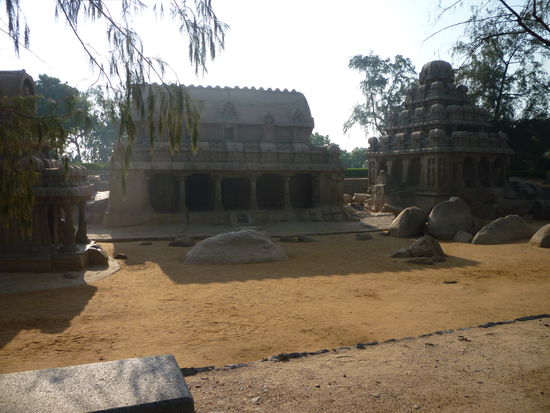 5 Rathas, eine Tempelgruppe aus Felsen gehauen, benannt nach den 5 Pandavas aus dem Mahabaratha.