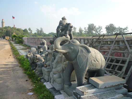 Die Steinfiguren sind in Ganz Indien gefragt.